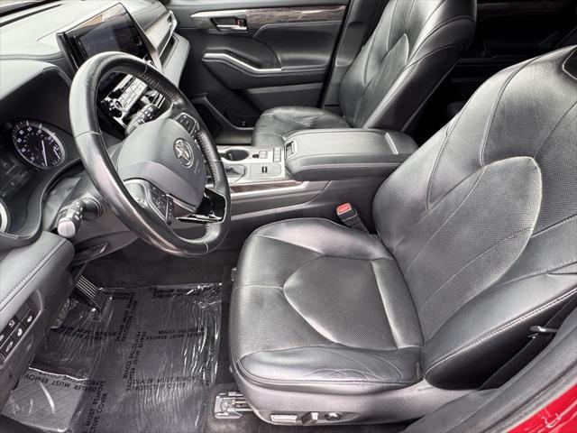 used 2020 Toyota Highlander car, priced at $26,781