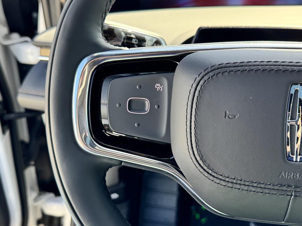 new 2025 Lincoln Nautilus car, priced at $63,020