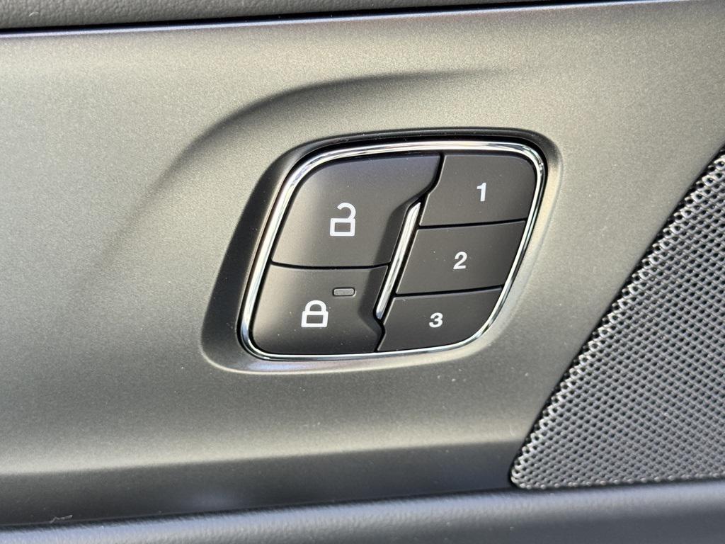 new 2025 Lincoln Nautilus car, priced at $63,020