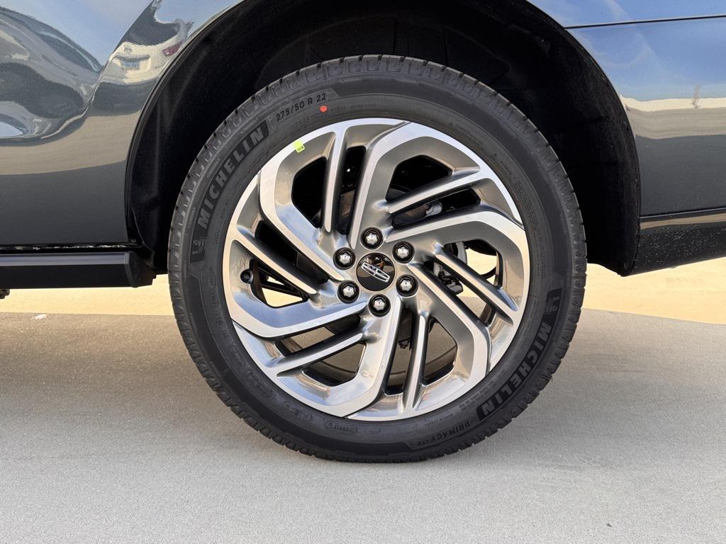 new 2025 Lincoln Navigator car, priced at $103,585