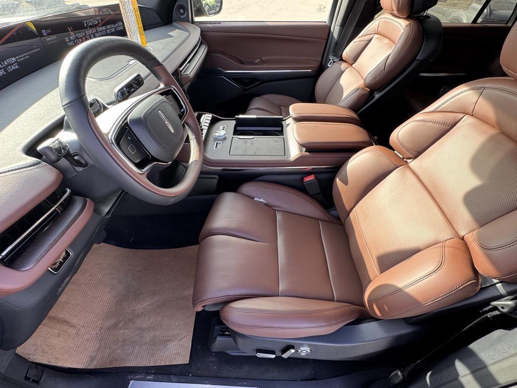 new 2025 Lincoln Navigator car, priced at $103,585