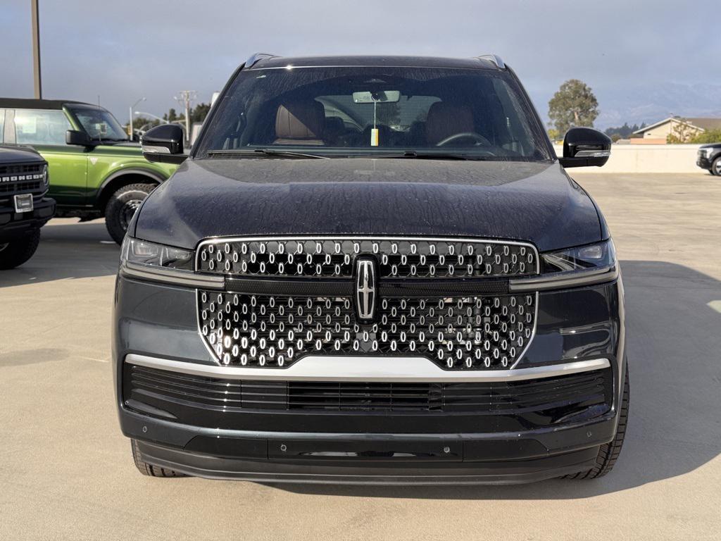 new 2025 Lincoln Navigator car, priced at $103,585