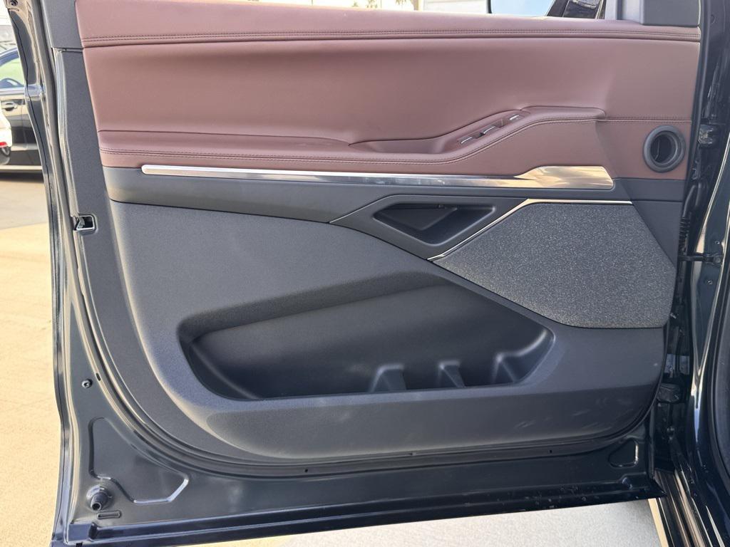 new 2025 Lincoln Navigator car, priced at $103,585