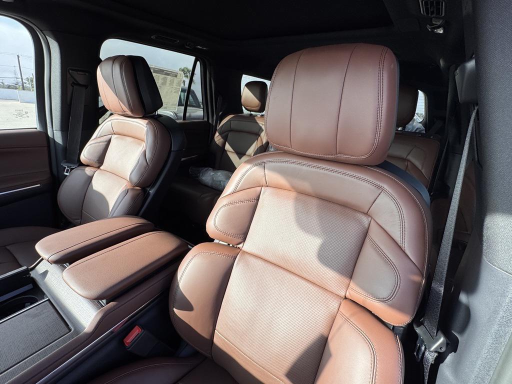 new 2025 Lincoln Navigator car, priced at $103,585