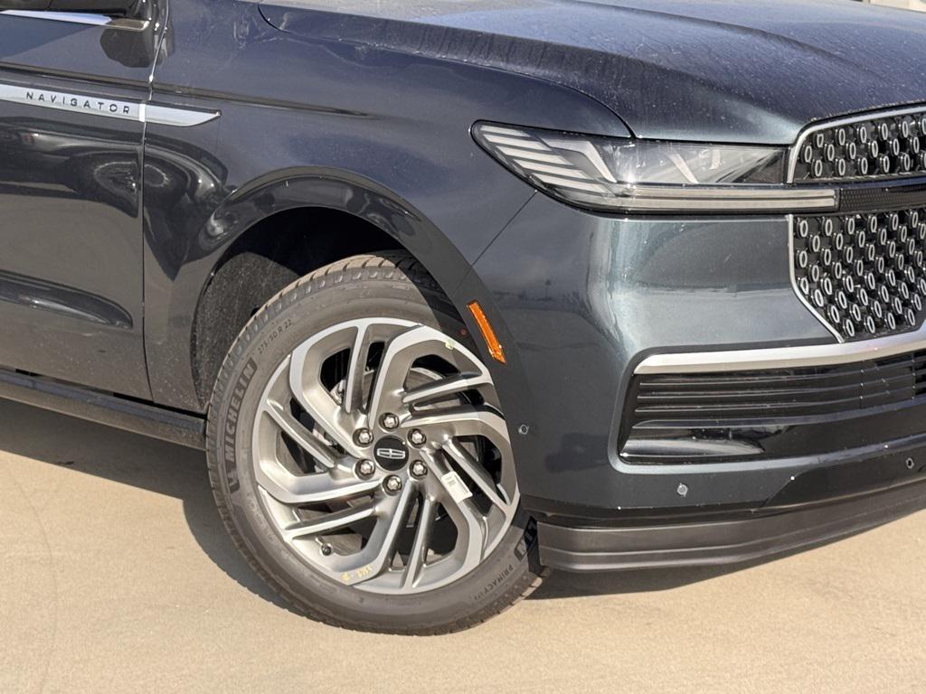 new 2025 Lincoln Navigator car, priced at $103,585