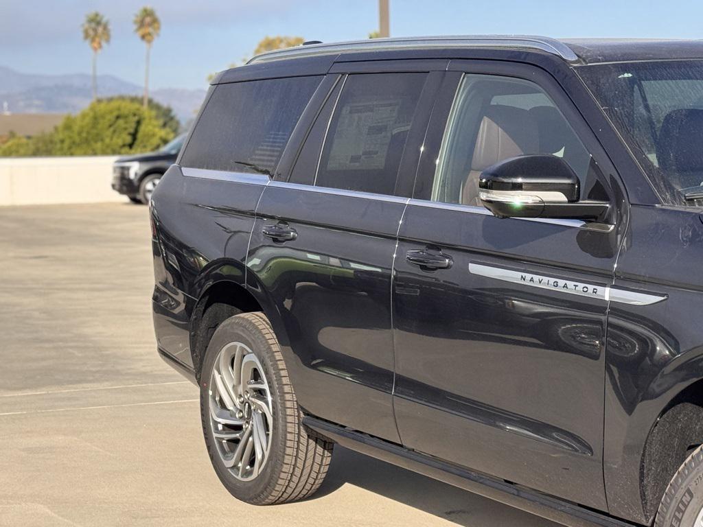 new 2025 Lincoln Navigator car, priced at $103,585