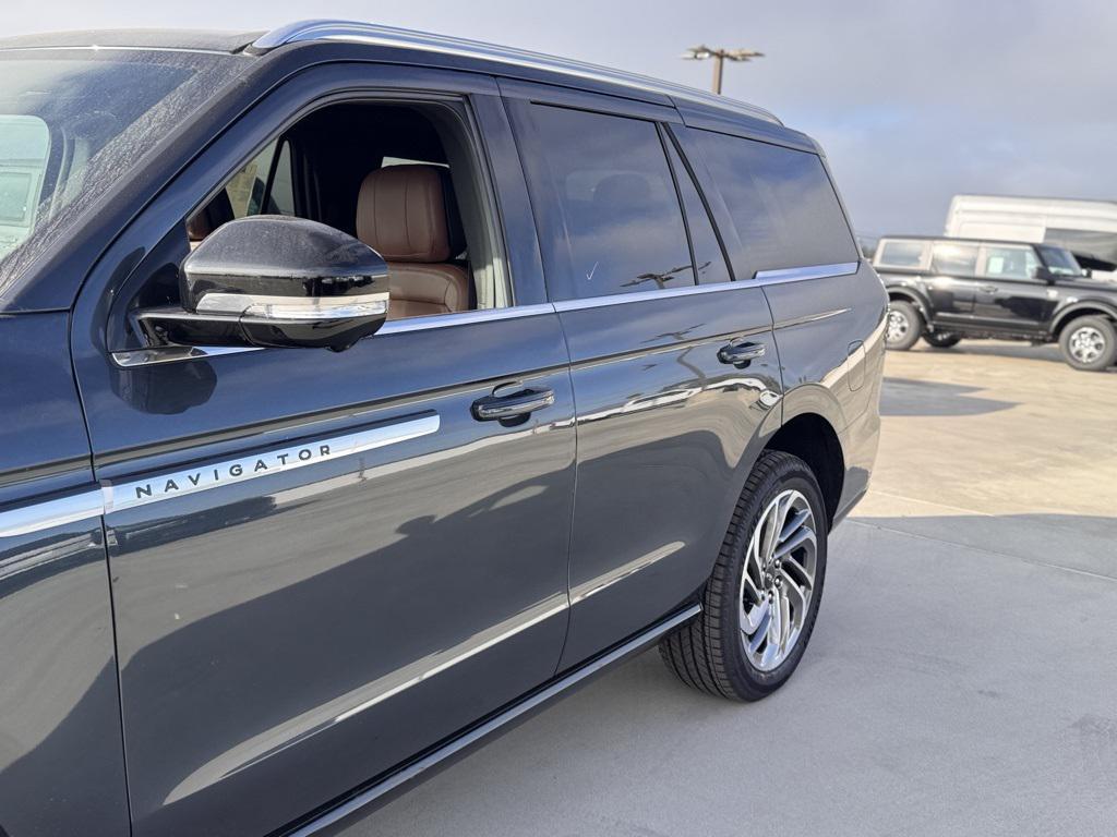 new 2025 Lincoln Navigator car, priced at $103,585
