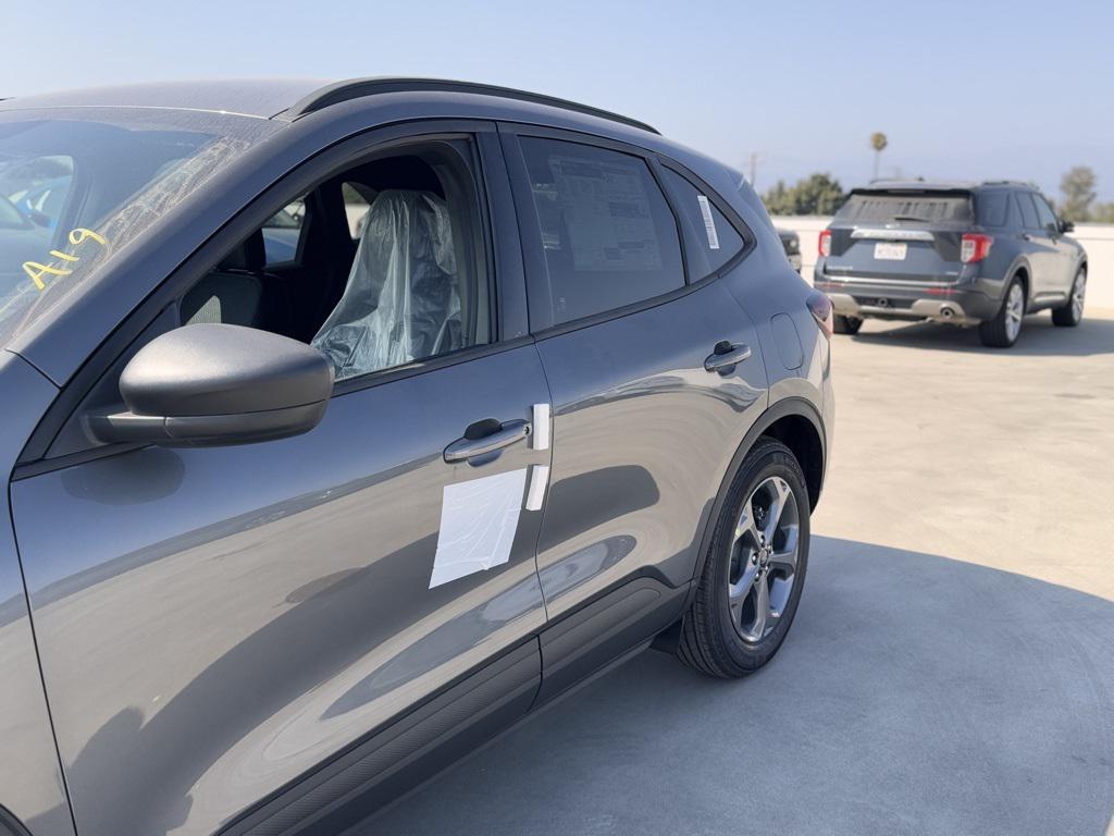 new 2025 Ford Escape car, priced at $33,690