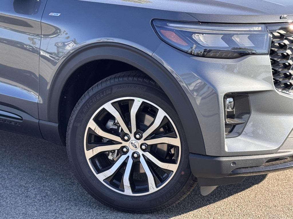 new 2025 Ford Explorer car