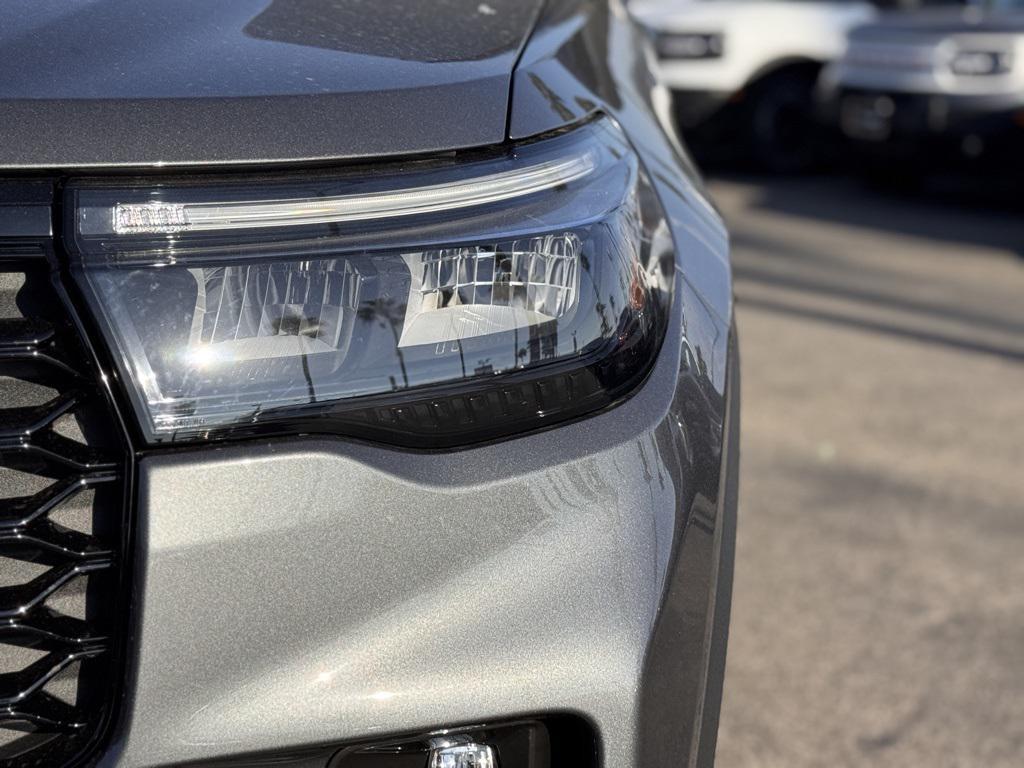 new 2025 Ford Explorer car