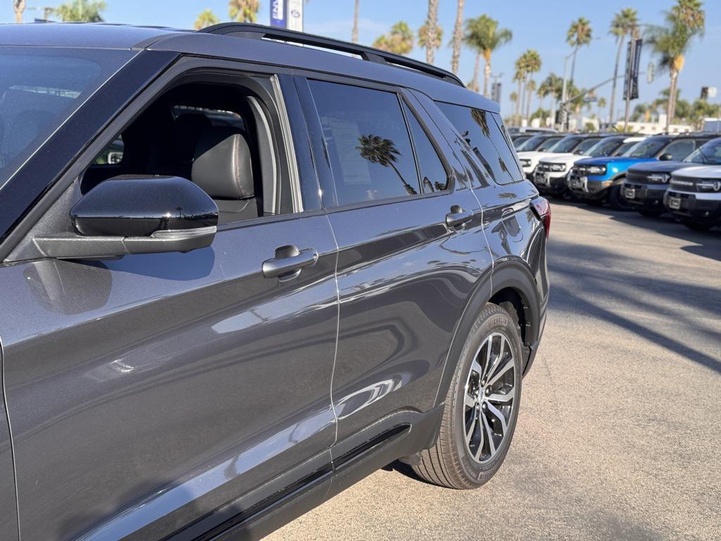 new 2025 Ford Explorer car