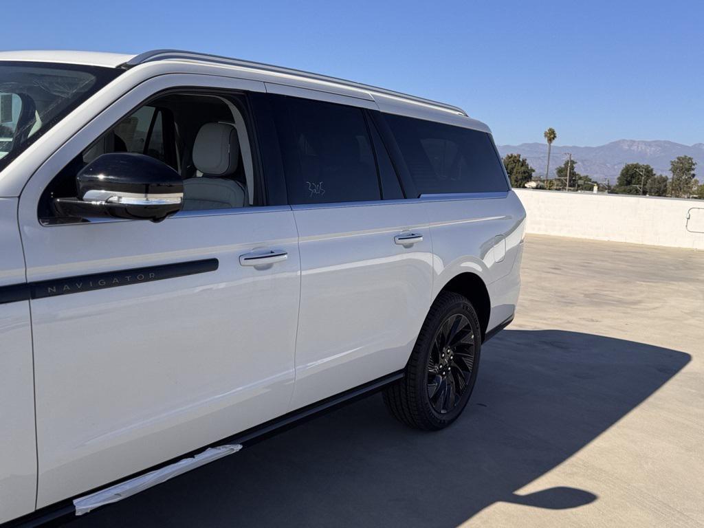 new 2025 Lincoln Navigator car, priced at $124,180