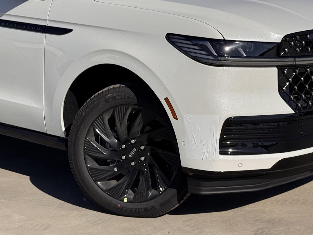 new 2025 Lincoln Navigator car, priced at $124,180