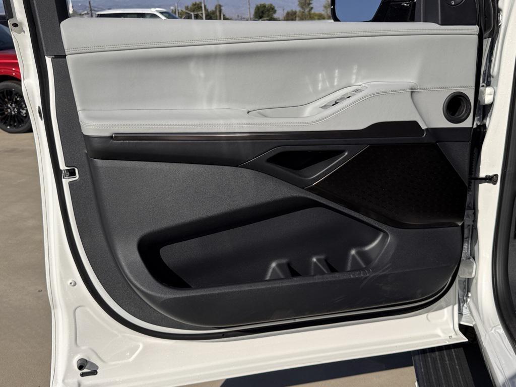 new 2025 Lincoln Navigator car, priced at $124,180