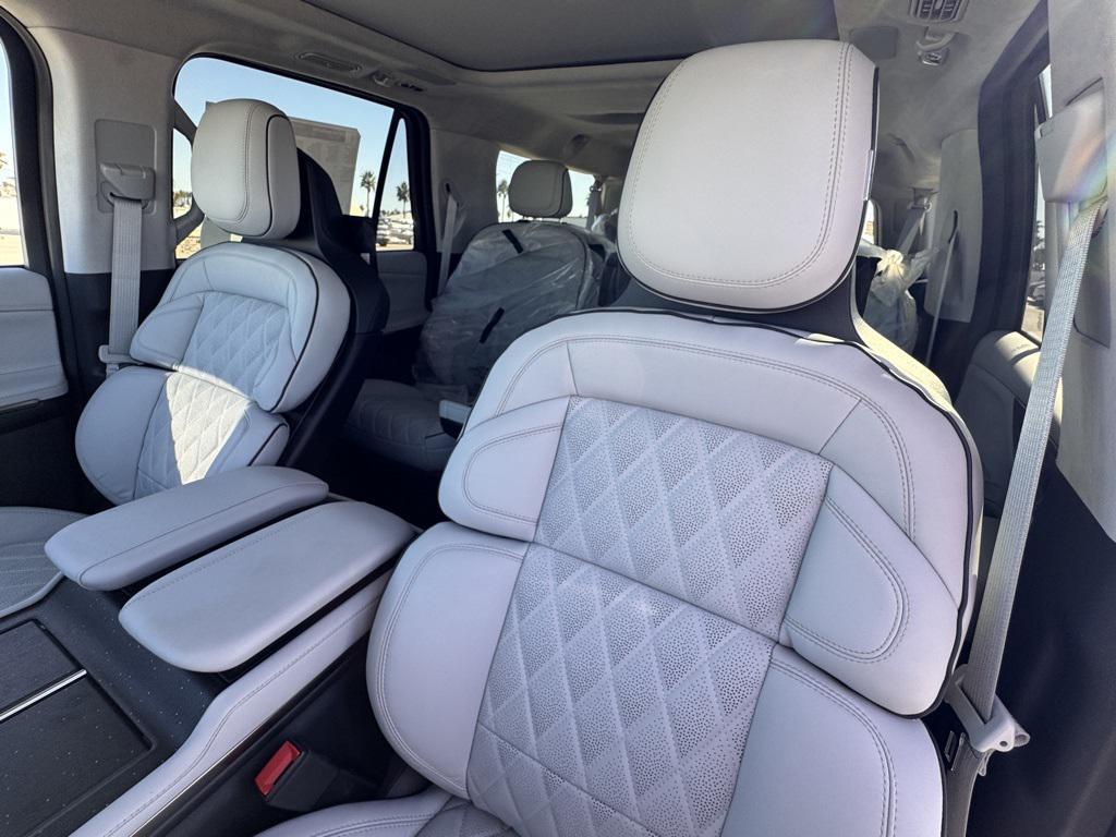 new 2025 Lincoln Navigator car, priced at $124,180