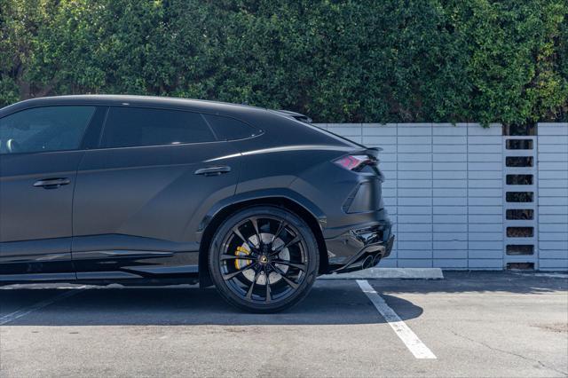 used 2022 Lamborghini Urus car, priced at $229,900