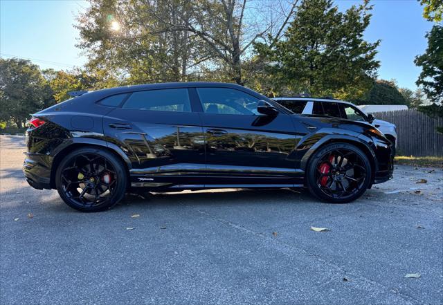 used 2024 Lamborghini Urus car, priced at $314,980