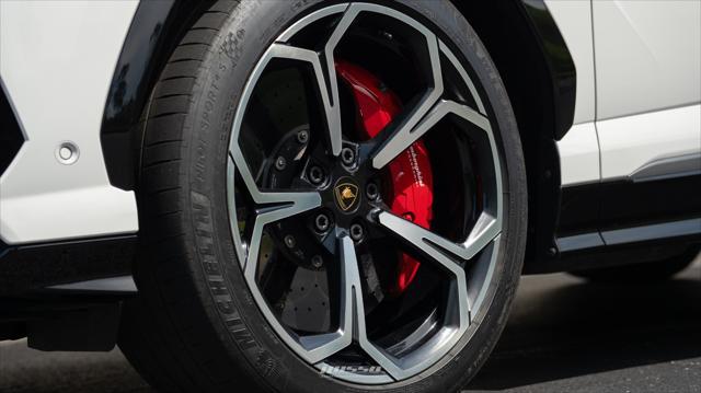 used 2021 Lamborghini Urus car, priced at $212,000