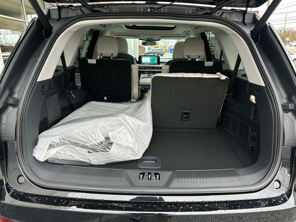 new 2025 Lincoln Aviator car, priced at $61,618