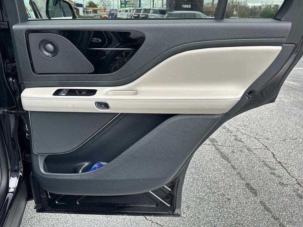 new 2025 Lincoln Aviator car, priced at $61,618