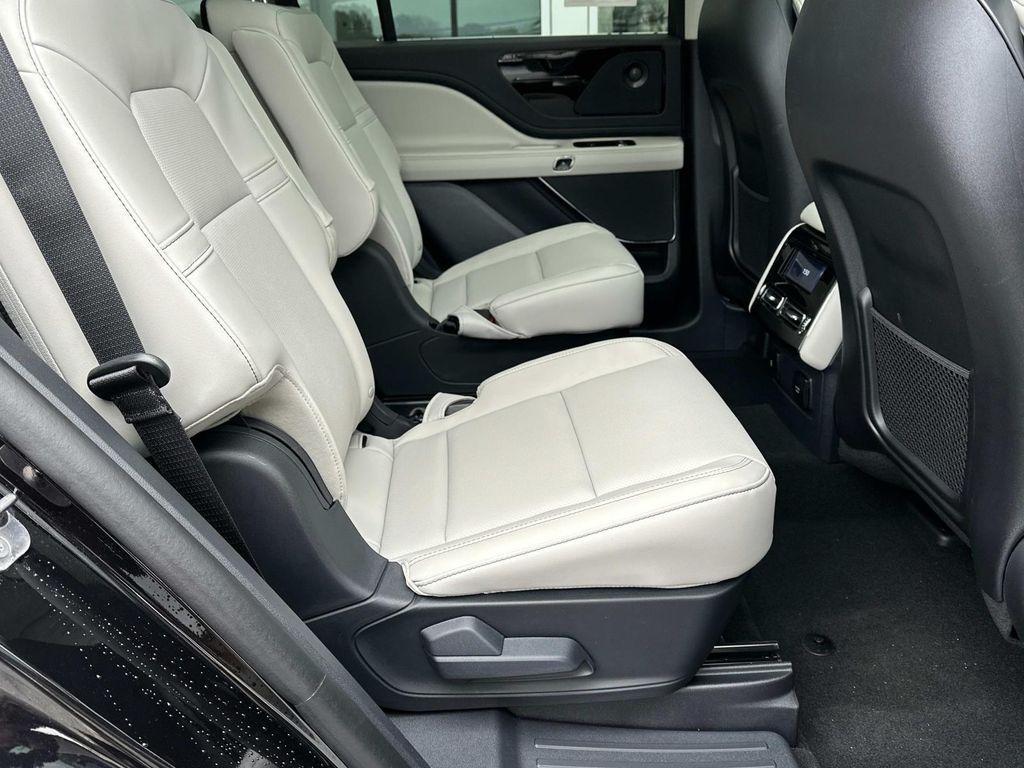 new 2025 Lincoln Aviator car, priced at $61,618