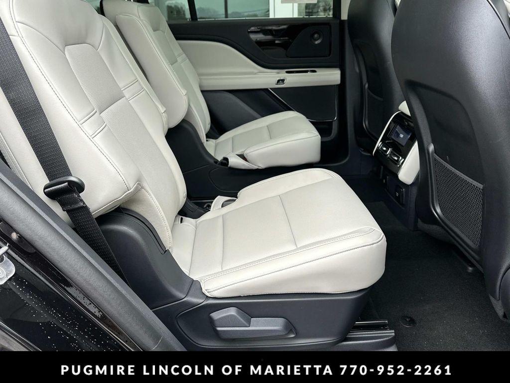 new 2025 Lincoln Aviator car, priced at $61,618