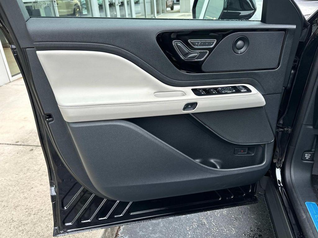 new 2025 Lincoln Aviator car, priced at $61,618