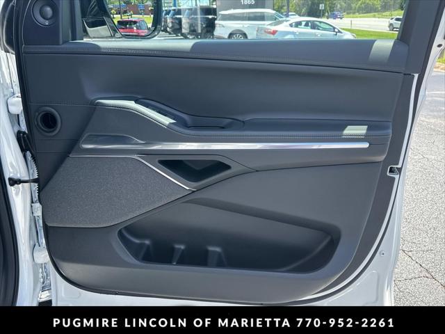 new 2025 Lincoln Navigator car, priced at $105,985