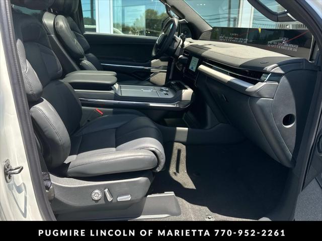 new 2025 Lincoln Navigator car, priced at $105,985