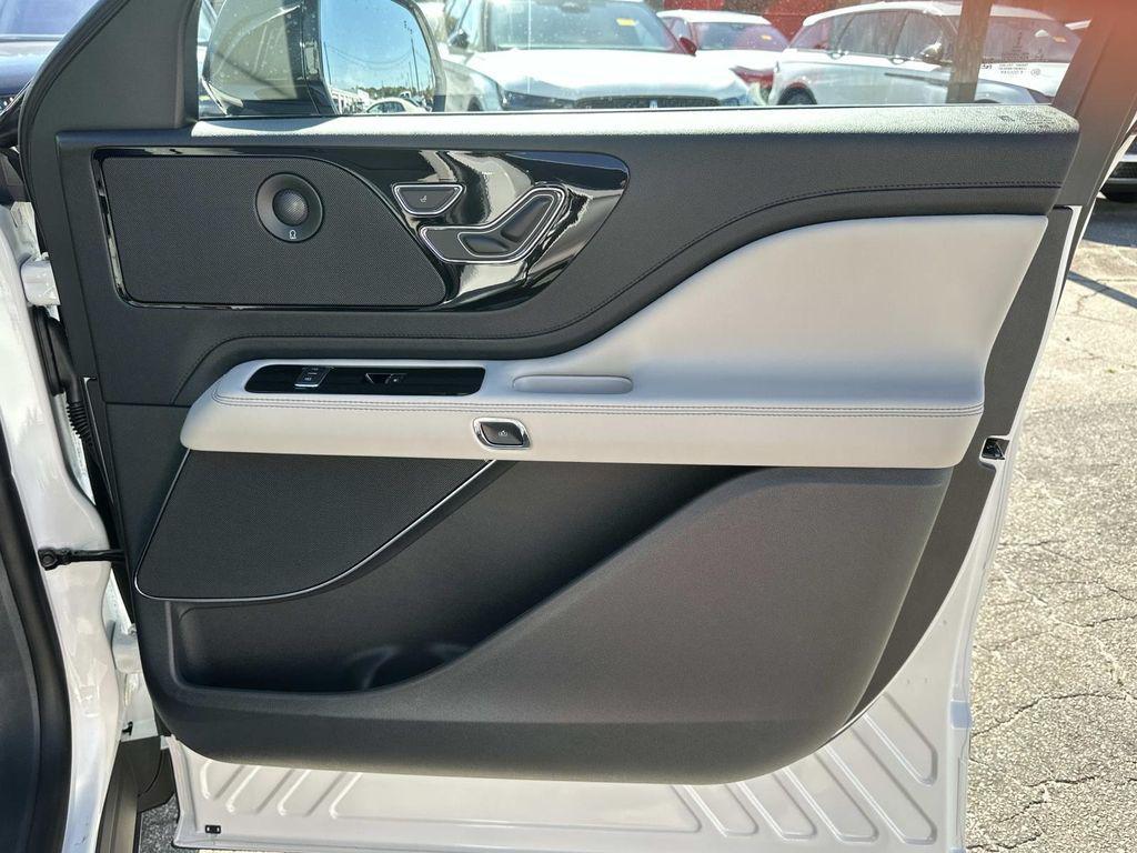 new 2025 Lincoln Aviator car, priced at $68,779