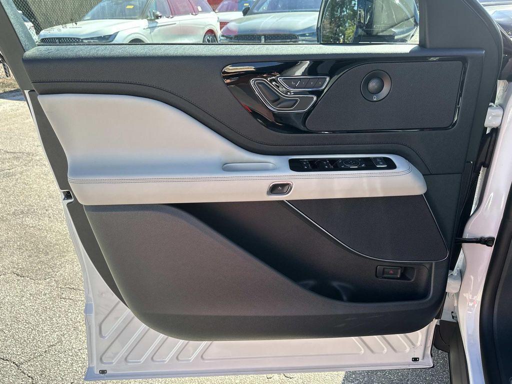 new 2025 Lincoln Aviator car, priced at $68,779