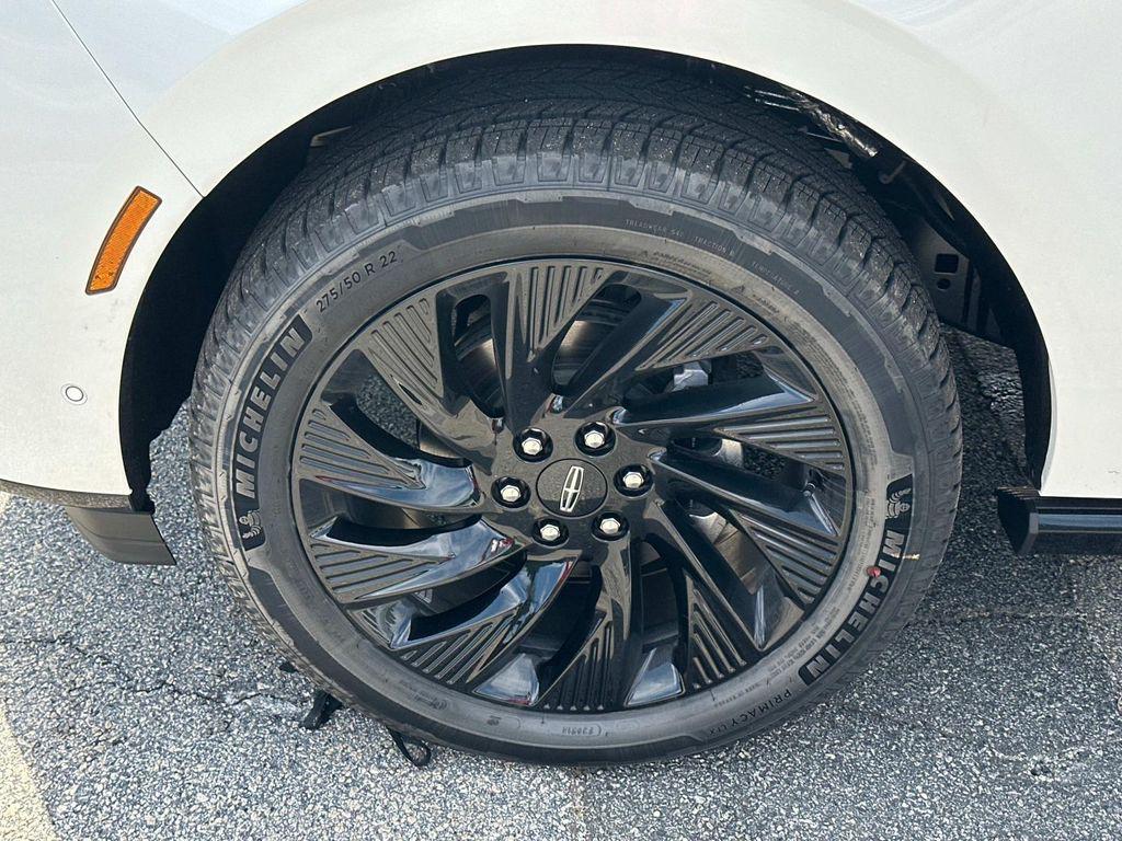 new 2025 Lincoln Navigator car, priced at $102,182