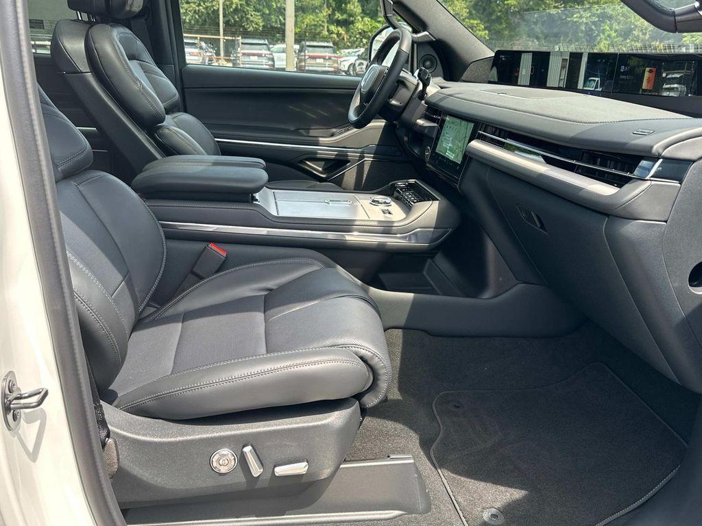 new 2025 Lincoln Navigator car, priced at $102,182