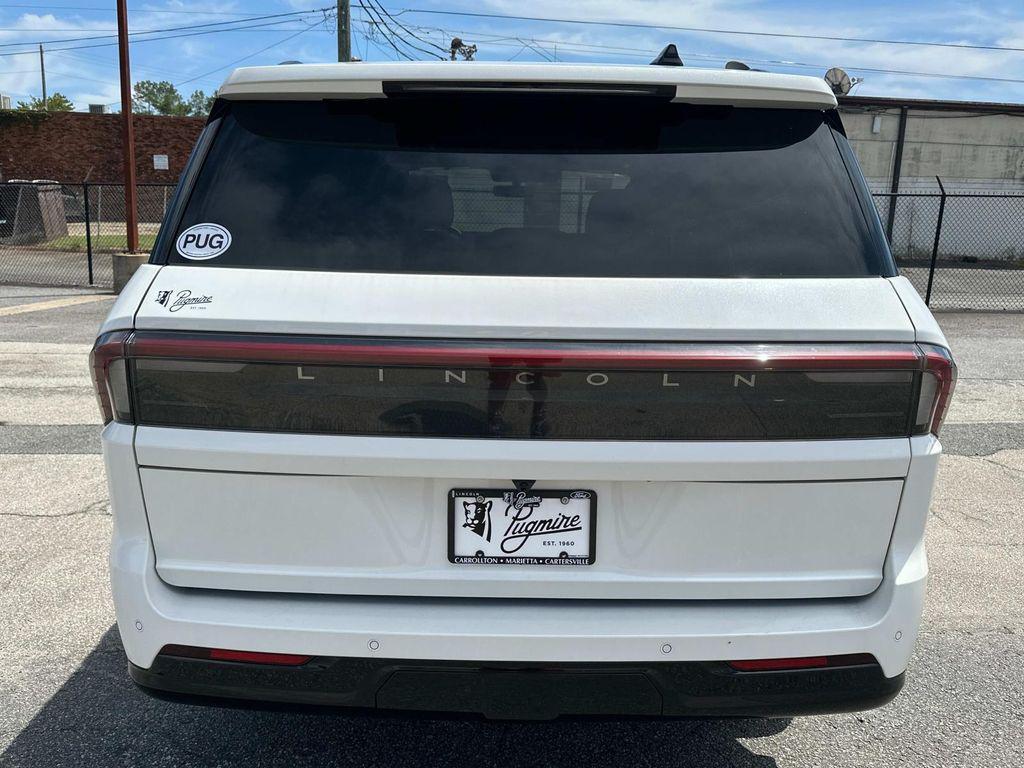 new 2025 Lincoln Navigator car, priced at $102,182