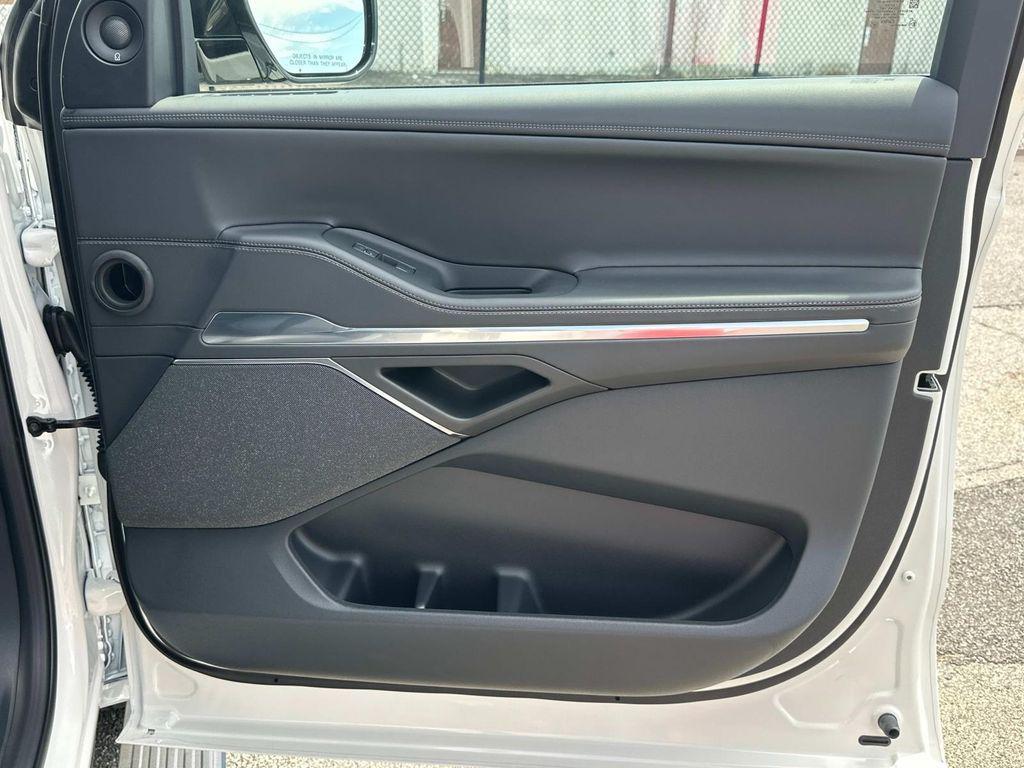 new 2025 Lincoln Navigator car, priced at $102,182