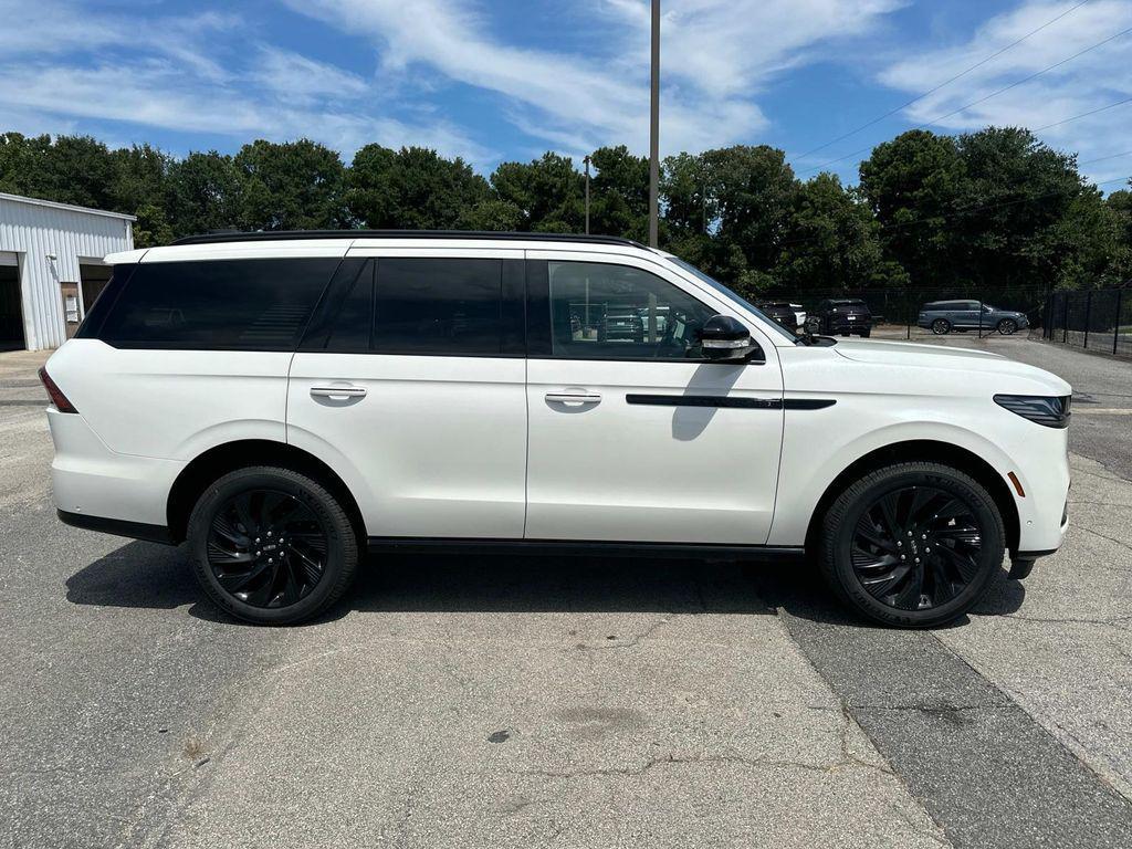 new 2025 Lincoln Navigator car, priced at $102,182