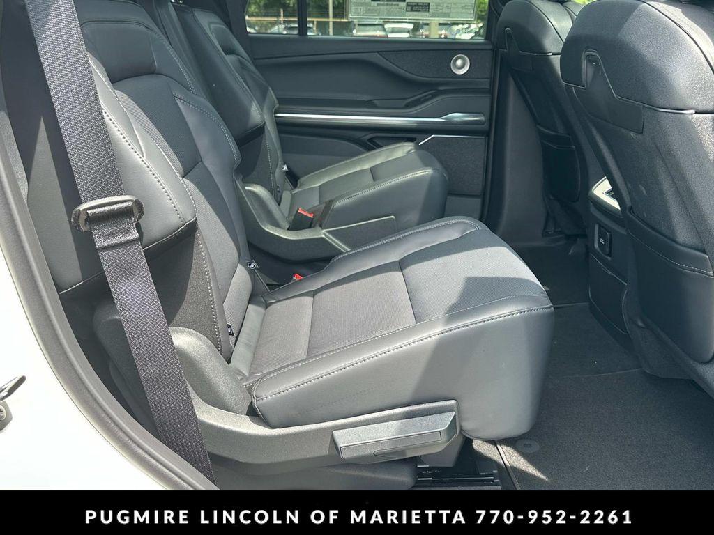 new 2025 Lincoln Navigator car, priced at $106,440