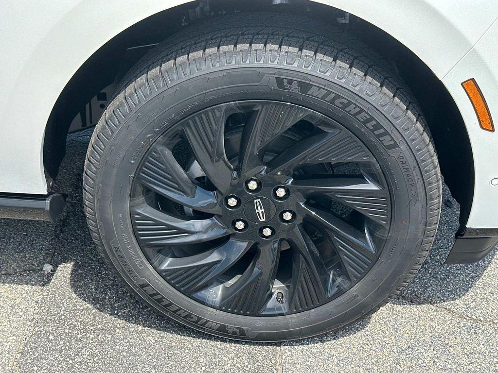 new 2025 Lincoln Navigator car, priced at $102,182