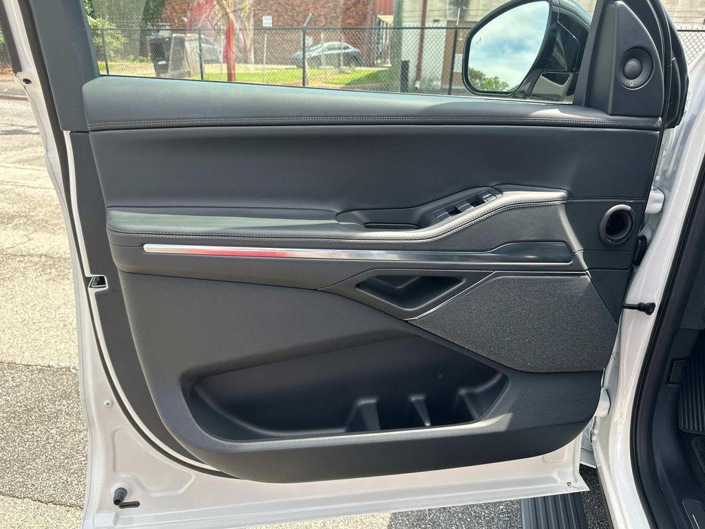 new 2025 Lincoln Navigator car, priced at $102,182