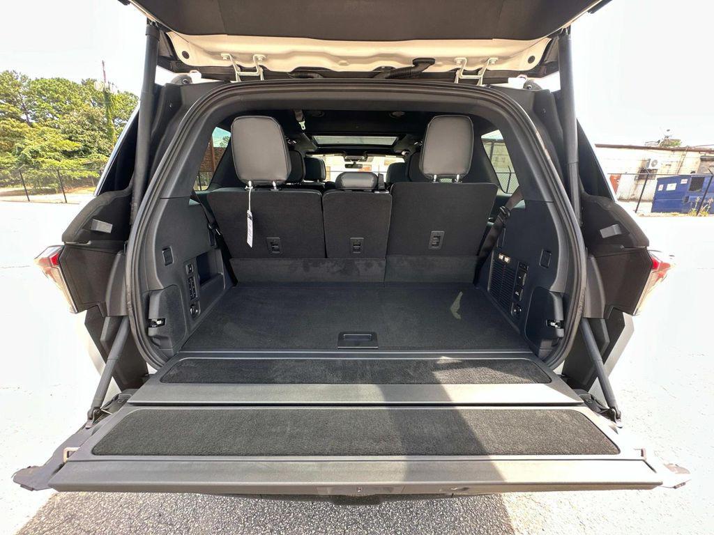 new 2025 Lincoln Navigator car, priced at $102,182