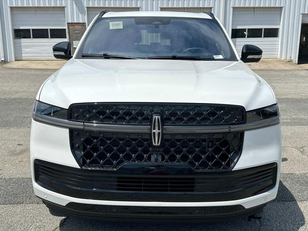 new 2025 Lincoln Navigator car, priced at $102,182