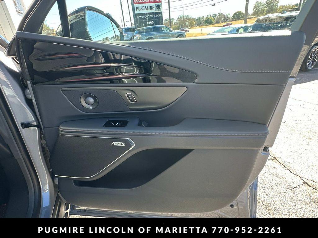 new 2025 Lincoln Nautilus car, priced at $59,619