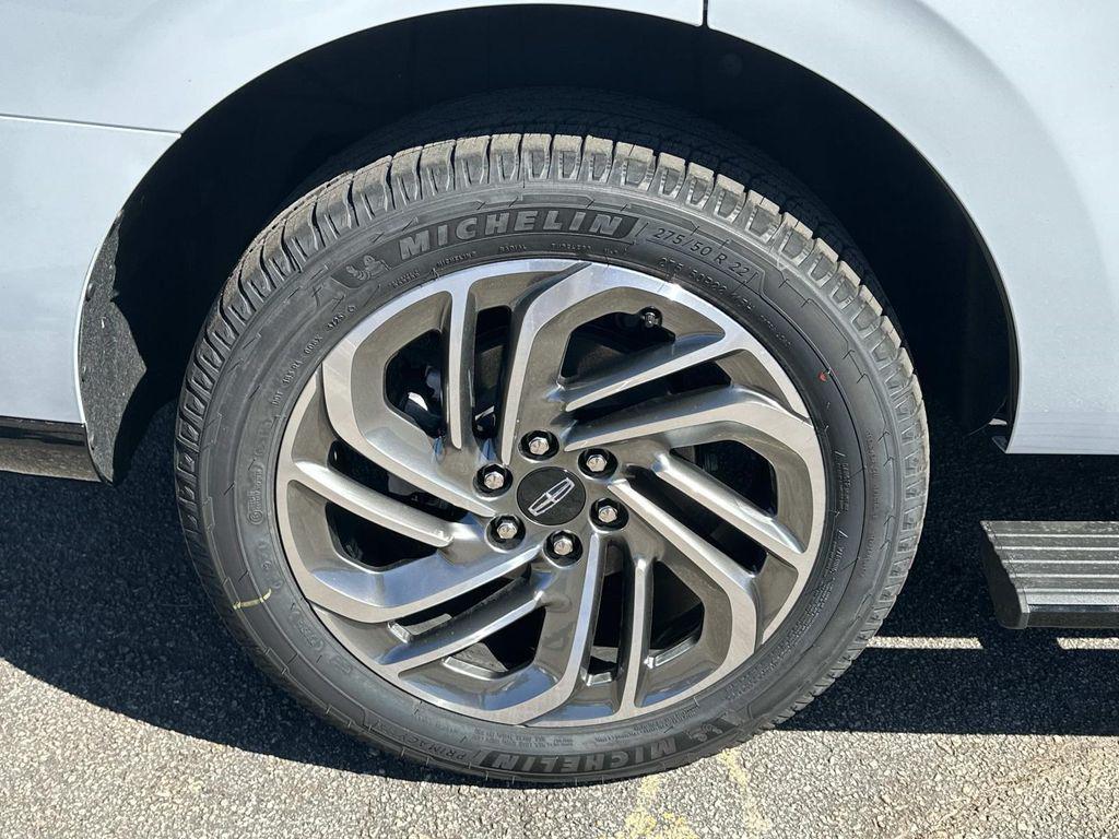 new 2025 Lincoln Navigator car, priced at $99,442