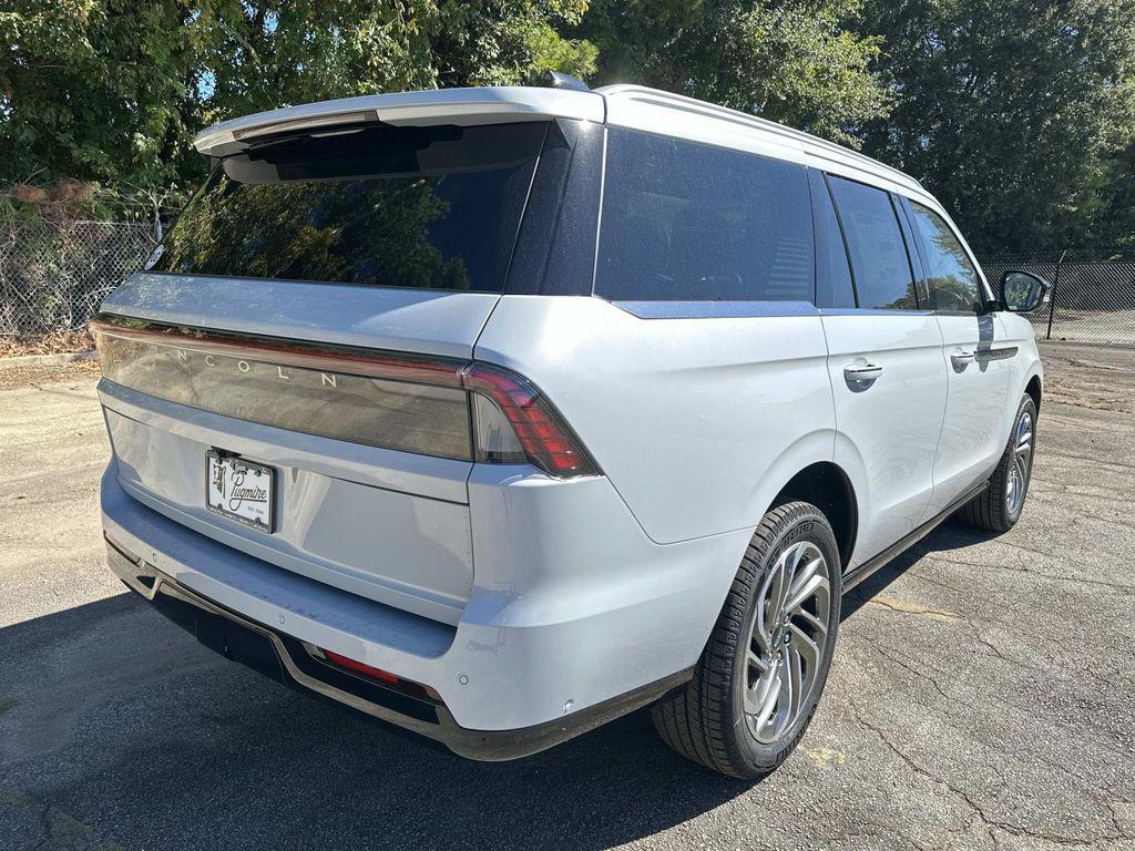 new 2025 Lincoln Navigator car, priced at $99,442