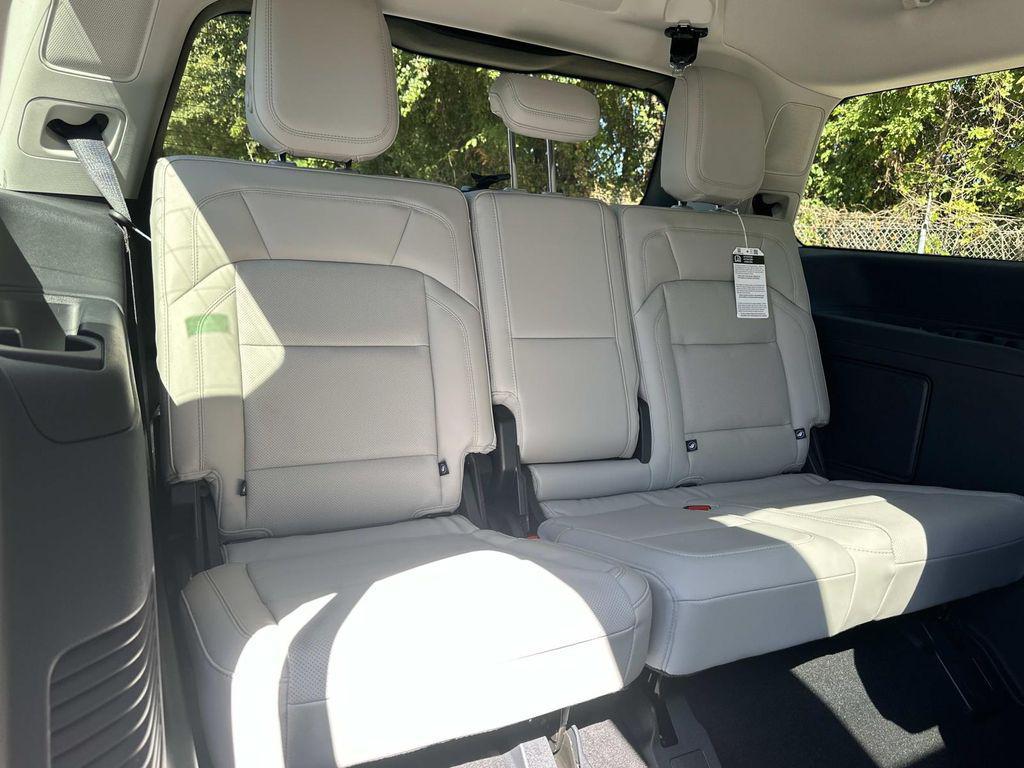 new 2025 Lincoln Navigator car, priced at $99,442