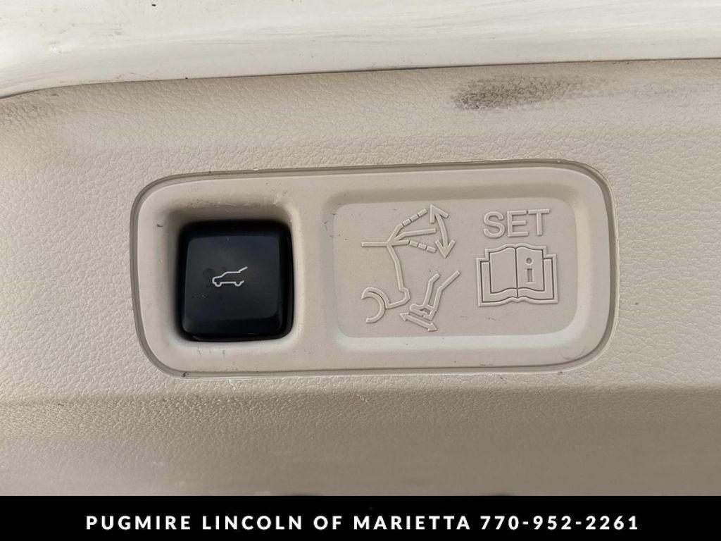 used 2021 Lincoln Navigator car, priced at $37,376