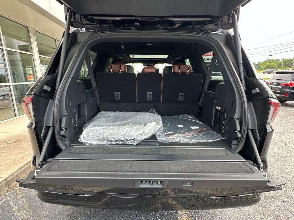 new 2025 Lincoln Navigator car, priced at $101,563