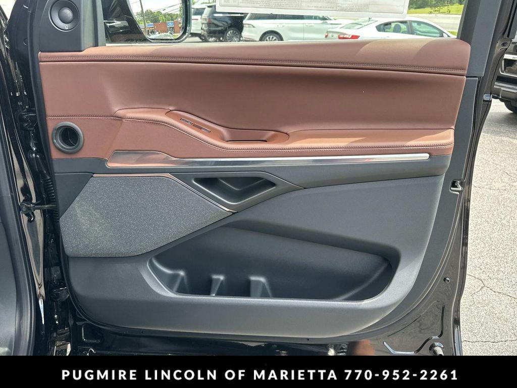 new 2025 Lincoln Navigator car, priced at $105,795