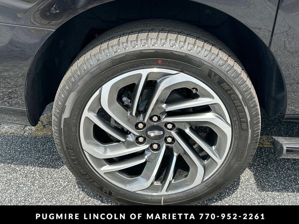 new 2025 Lincoln Navigator car, priced at $105,795