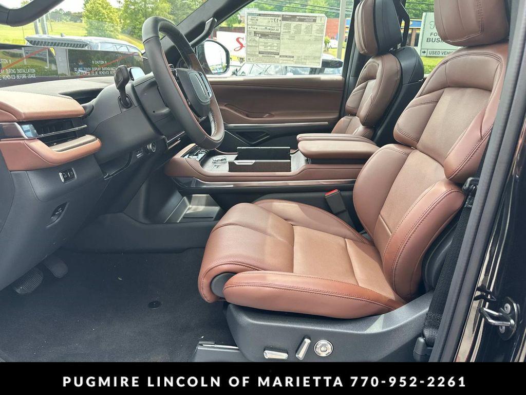 new 2025 Lincoln Navigator car, priced at $105,795